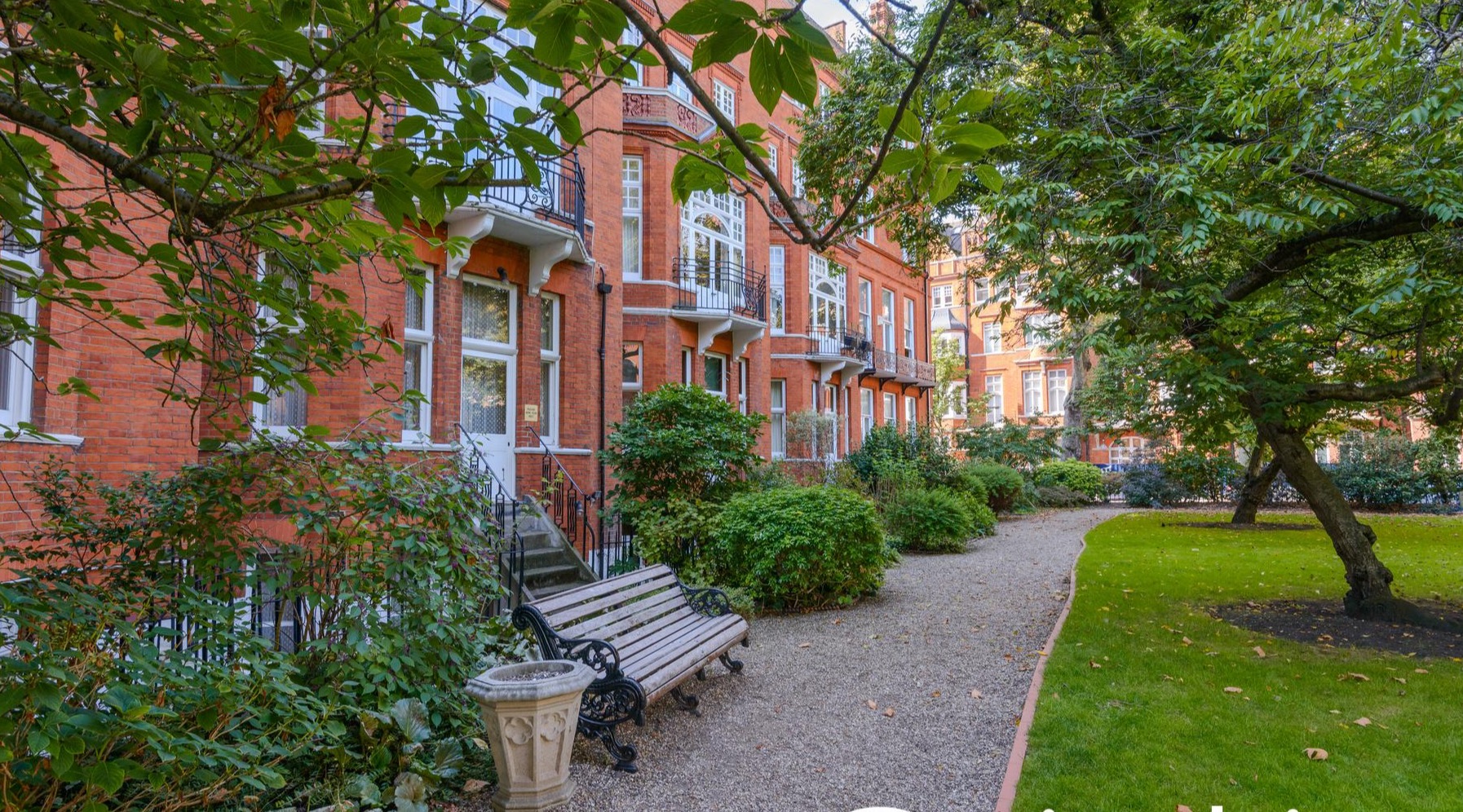 Draycott Hotel by Mantis